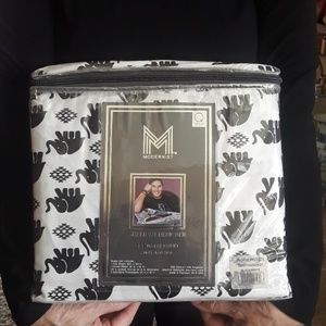 MODERNIST , AMERICAN DESIGNER QUEEN SHEET